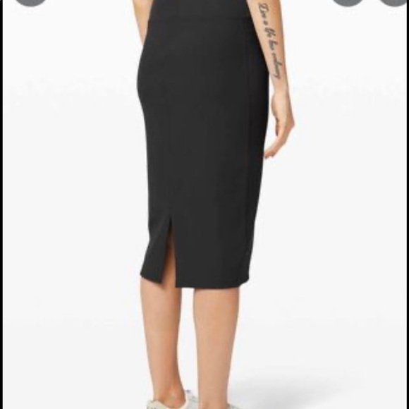 Lululemon en route Pencil skirt - Picture 3 of 3